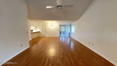 18 Warren Pl in Palm Coast, FL - Building Photo - Building Photo