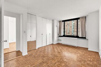 200 Rector Pl in New York, NY - Building Photo - Building Photo