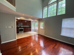 120 Briarwood Dr in North Brunswick, NJ - Building Photo - Building Photo