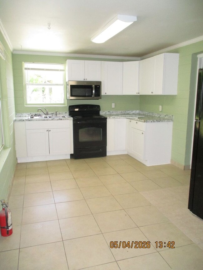 1013 Lewis Dr in Daytona Beach, FL - Building Photo - Building Photo
