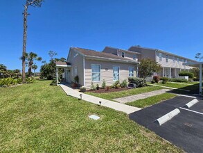6121 Lakefront Dr in Ft. Myers, FL - Building Photo - Building Photo
