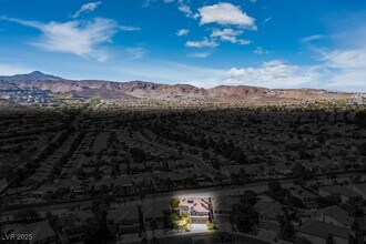 1813 Country Meadows Dr in Henderson, NV - Building Photo - Building Photo