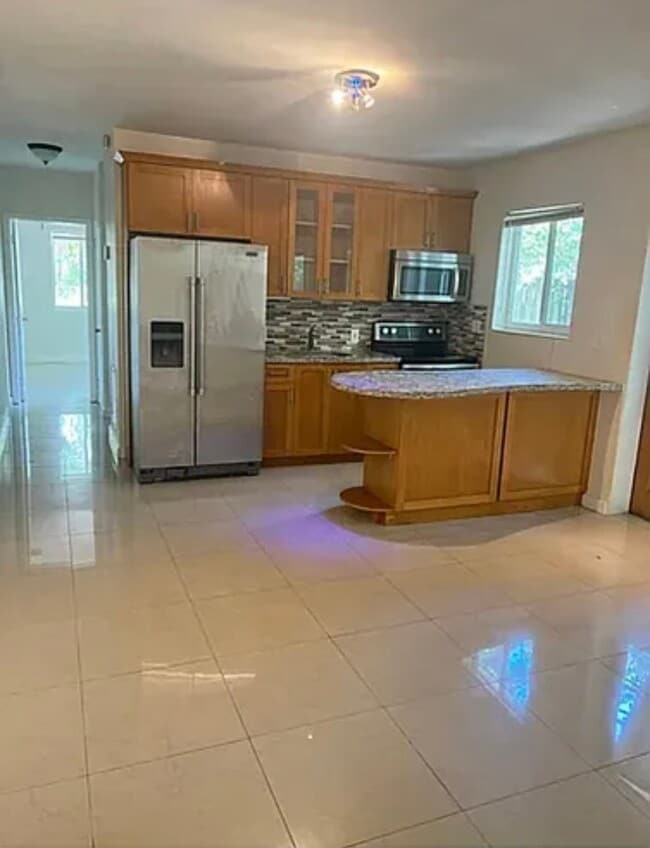 3031 Center St in Miami, FL - Building Photo - Building Photo