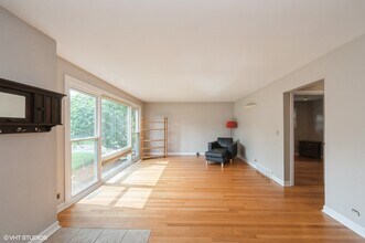 565 Ridge Rd in Highland Park, IL - Building Photo - Building Photo