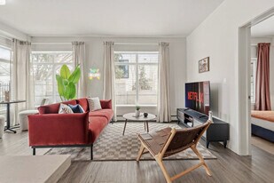 10837-10883 83 Ave NW in Edmonton, AB - Building Photo