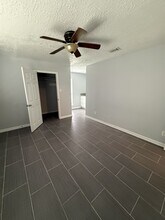 13323 S Thorntree Dr in Houston, TX - Building Photo - Building Photo