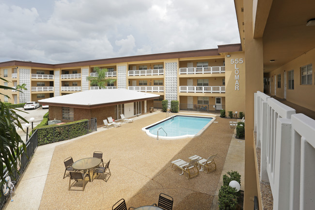 555 S Luna Ct in Hollywood, FL - Building Photo - Building Photo