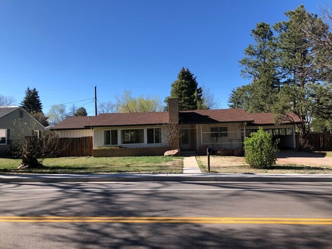 property at 600 W Cheyenne Rd