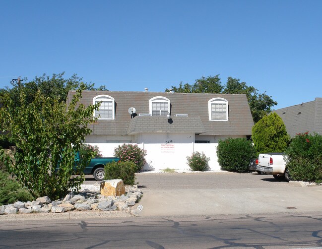 5259 Fairbanks Dr in El Paso, TX - Foto de edificio - Building Photo