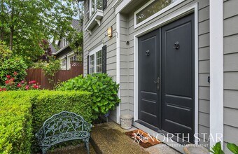 5698 La Mesa Ct in Lake Oswego, OR - Foto de edificio - Building Photo