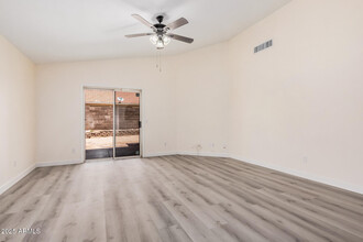 7834 W McRae Way in Glendale, AZ - Building Photo - Building Photo