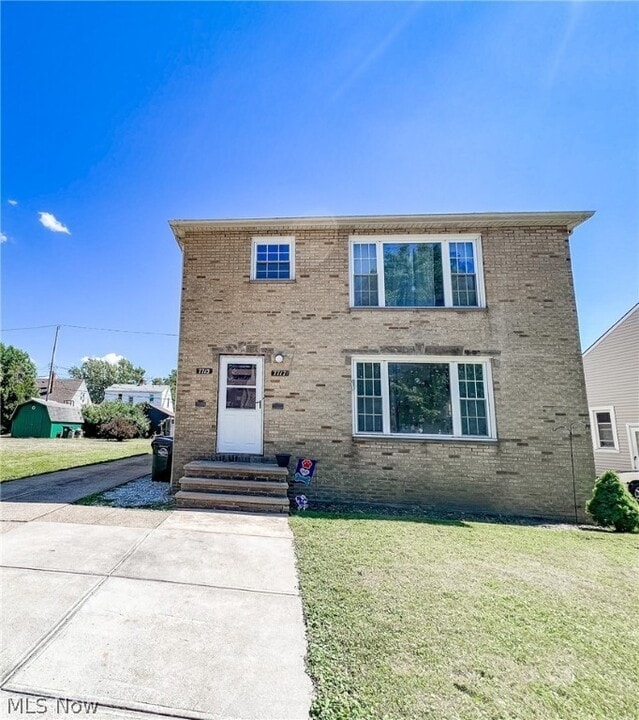 7717 Kenton Ave, Unit Up in Parma, OH - Building Photo