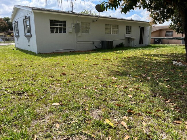 2231 NW 9th Pl in Fort Lauderdale, FL - Building Photo - Building Photo