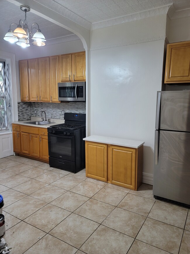 198 Weirfield St, Unit 2