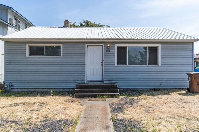 property at 3012 E Hoffman Ave
