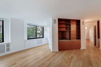 40 E 94th St in New York, NY - Building Photo - Building Photo