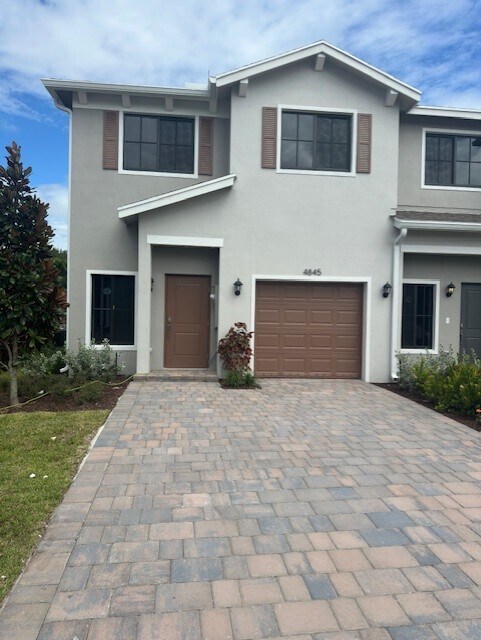 5040 Elderberry St in Haverhill, FL - Building Photo