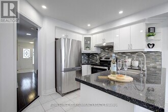 2 Bestview Crescent in Vaughan, ON - Building Photo - Building Photo