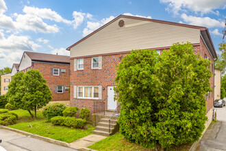 Springfield Court Condominiums in Clifton Heights, PA - Building Photo - Building Photo