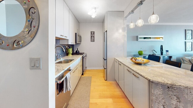 8 Whittier Pl