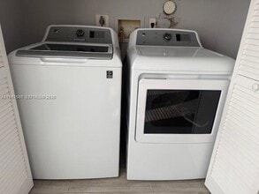 565 Vista Isles Dr, Unit 2011 in Plantation, FL - Building Photo - Building Photo