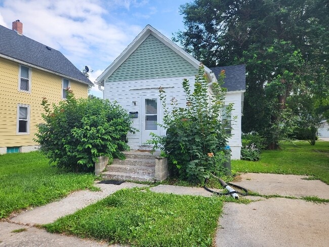 2017 4th Ave N