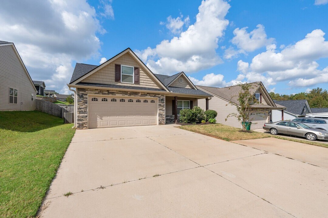 448 Old John Dodd Rd in Boiling Springs, SC - Building Photo