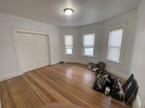 44 Temple St, Unit 3 in Somerville, MA - Foto de edificio - Building Photo