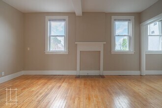 2487-2491-2491 Summit St in Columbus, OH - Building Photo - Building Photo