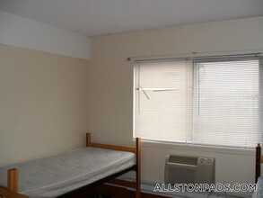 1110 Commonwealth Ave in Boston, MA - Building Photo - Building Photo