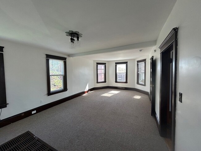 31 Chrome St, Unit 3 in Worcester, MA - Building Photo - Building Photo