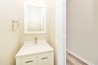 6708 Parker Oaks Ln in Houston, TX - Foto de edificio - Building Photo