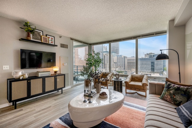 313 E Ohio St in Chicago, IL - Foto de edificio - Building Photo