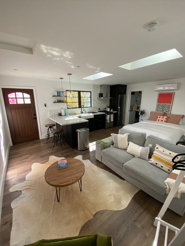 1019 S Sierra Bonita Ave in Los Angeles, CA - Foto de edificio - Building Photo