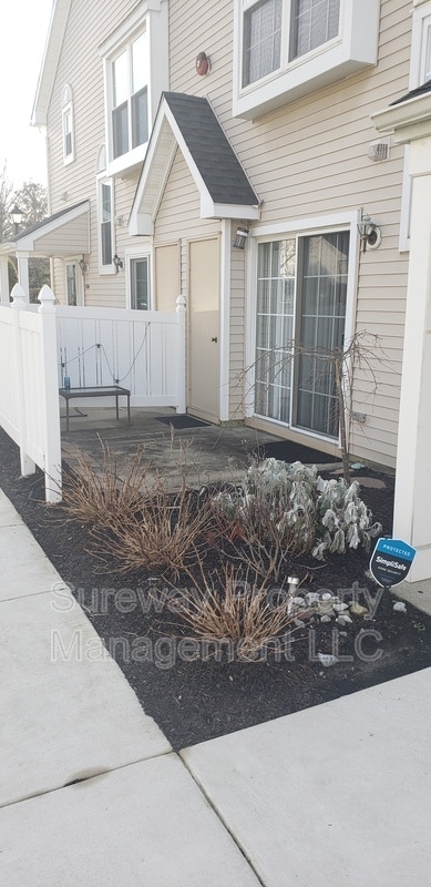 1505 Saxony Dr in Mount Laurel, NJ - Building Photo - Building Photo