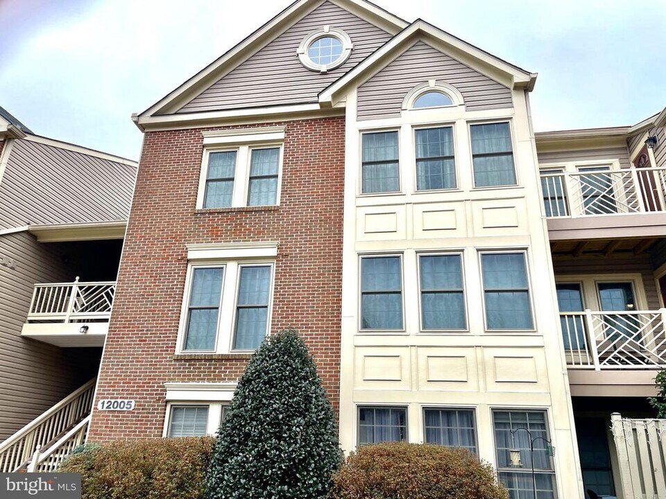 12005 Ridge Knoll Dr-Unit -409A in Fairfax, VA - Building Photo