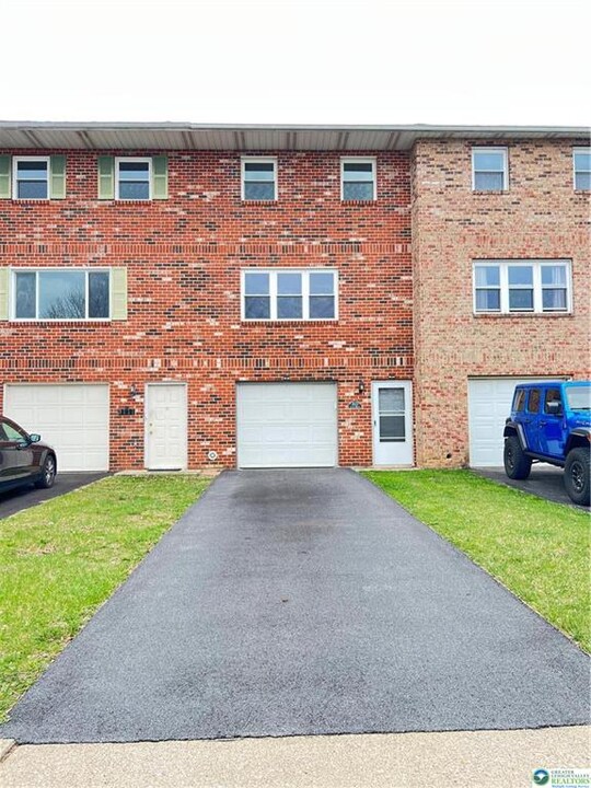 3113 Lucas Dr in Bethlehem, PA - Building Photo
