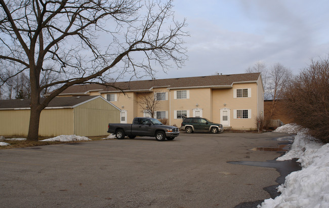 627 W Columbia St in Mason, MI - Foto de edificio - Building Photo