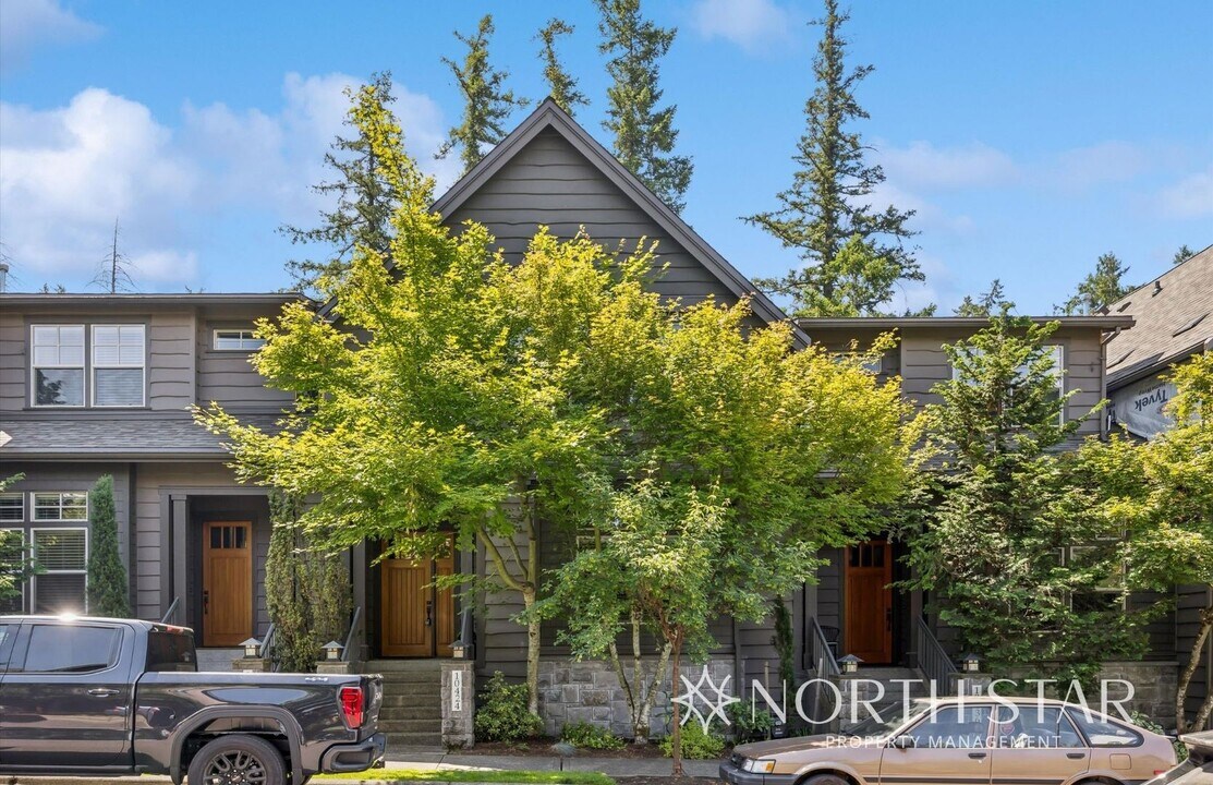 10424 SW Windwood Way in Portland, OR - Building Photo