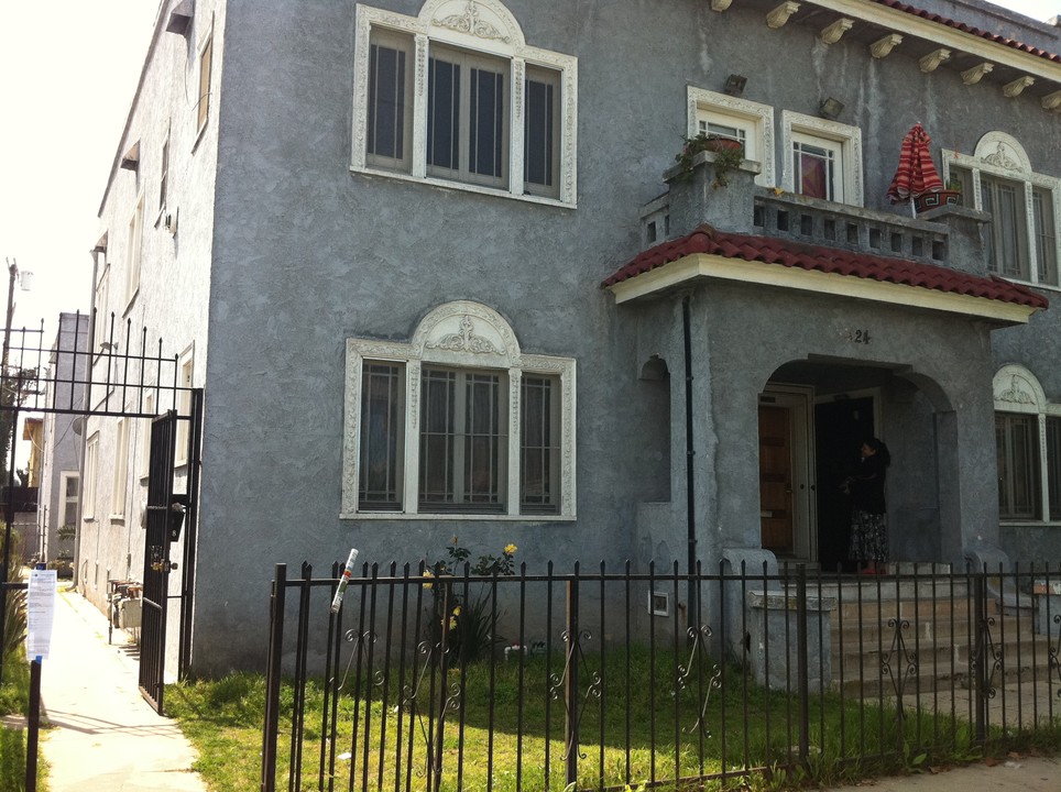 1824 W 24th St in Los Angeles, CA - Building Photo