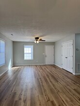 143 School Side Dr, Unit 143B Schoolside Drive in Brandenburg, KY - Foto de edificio - Building Photo