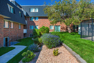 Devonshire Square in Colorado Springs, CO - Building Photo - Building Photo