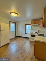 333 W King St in East Berlin, PA - Building Photo