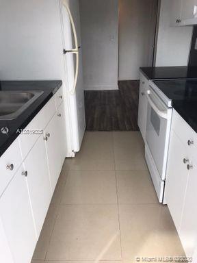 17031 NE 21st Ave-Unit -2 in North Miami Beach, FL - Building Photo - Building Photo