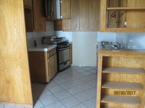 209 E Orchard St in Santa Maria, CA - Building Photo - Building Photo