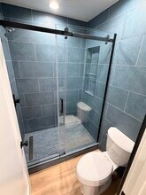 111 Tamarack Ave, Unit 305 in Carlsbad, CA - Foto de edificio - Building Photo