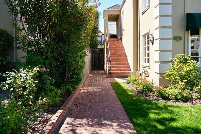 126 Dartmouth Rd in San Mateo, CA - Building Photo - Building Photo