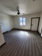 215 E 5th S in Sugar City, ID - Foto de edificio - Building Photo