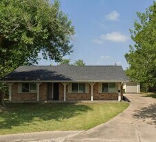 2706 Wilshire Cir in Pearland, TX - Building Photo