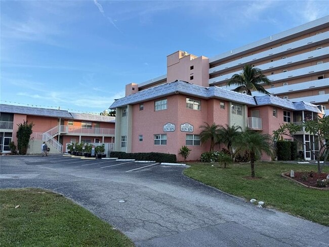 property at 1450 N Riverside Dr